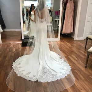 Martina Liana (essence of Australia) wedding dress